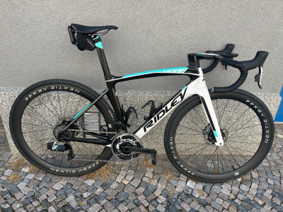 NEXTIE, aneb výplety co jedou